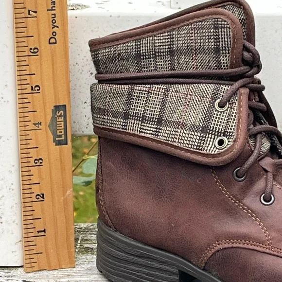 Brown boots - Picture 2 of 5